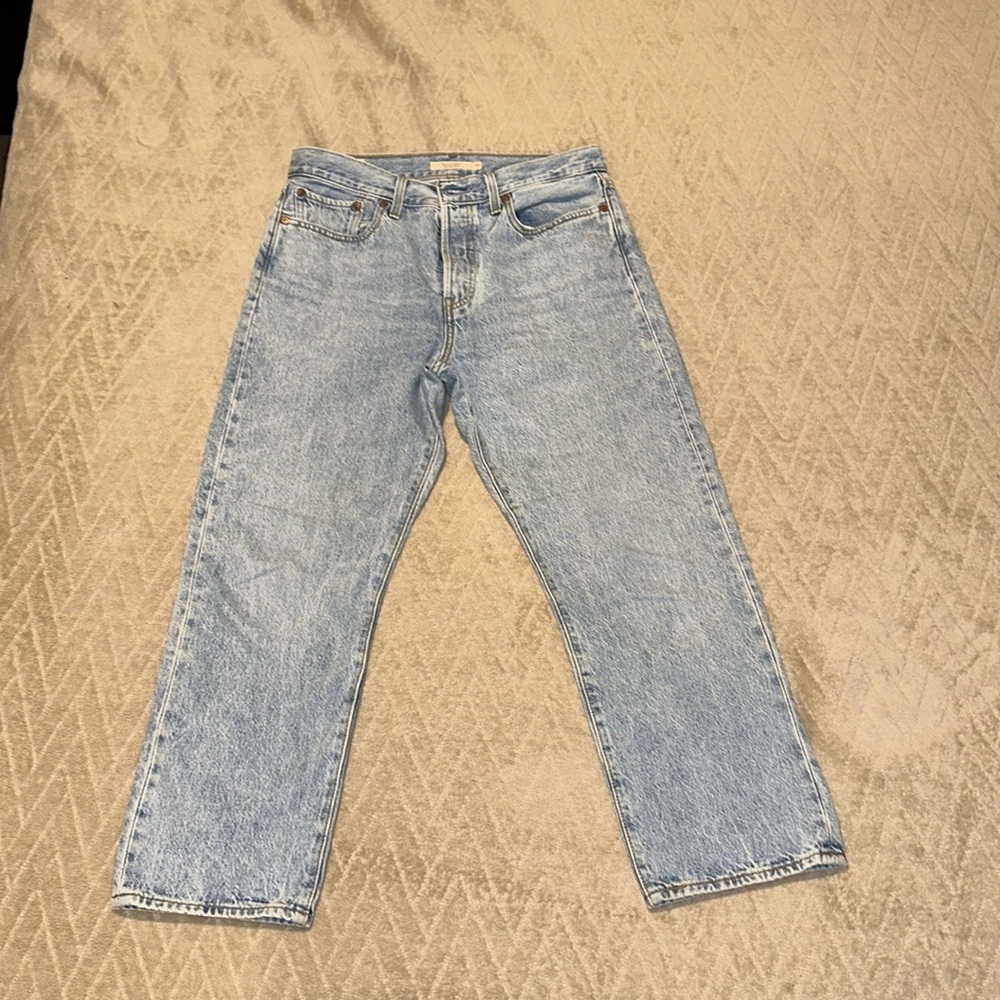 LEVIS JEANS - Wedgie Straight Size 30 with 4 buttons - no zipper